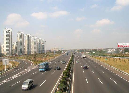 限行跑了一天要扣多少分？忘了車限號(hào)開(kāi)了一天罰多少錢(qián)